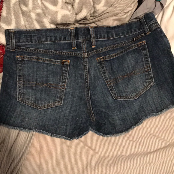 Dark wash Riley shorts - Picture 2 of 3